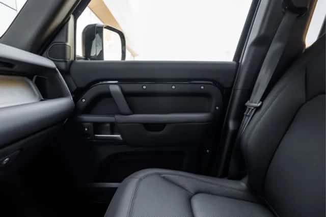 Land Rover Defender (2025) thumbnail 43