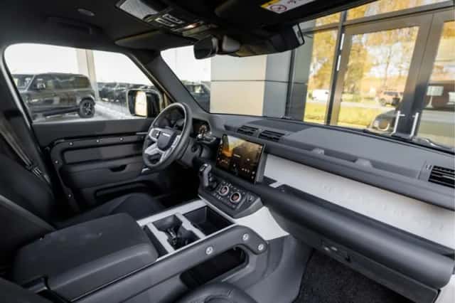 Land Rover Defender (2025) thumbnail 46