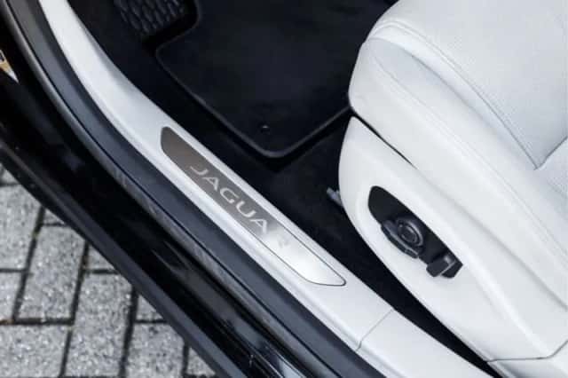 Jaguar I-Pace (2022) thumbnail 32