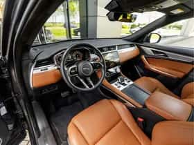 Jaguar F-Pace (2023) thumbnail 3