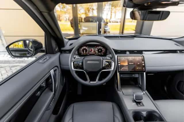 Land Rover Discovery Sport (2026) thumbnail 11