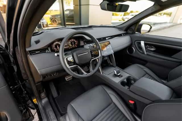Land Rover Discovery Sport (2026) thumbnail 3