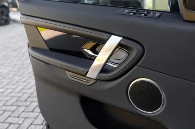 Land Rover Discovery Sport (2026) thumbnail 36
