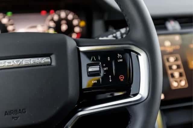 Land Rover Discovery Sport (2026) thumbnail 37