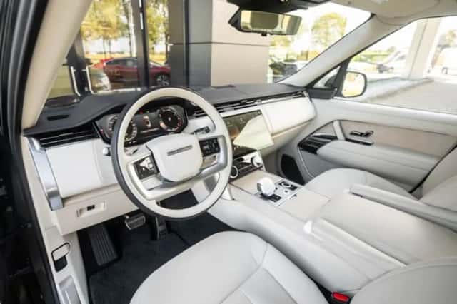 Land Rover Range Rover (2023) thumbnail 3