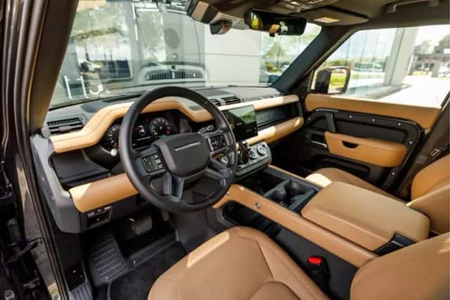 Land Rover Defender (2025) thumbnail 3
