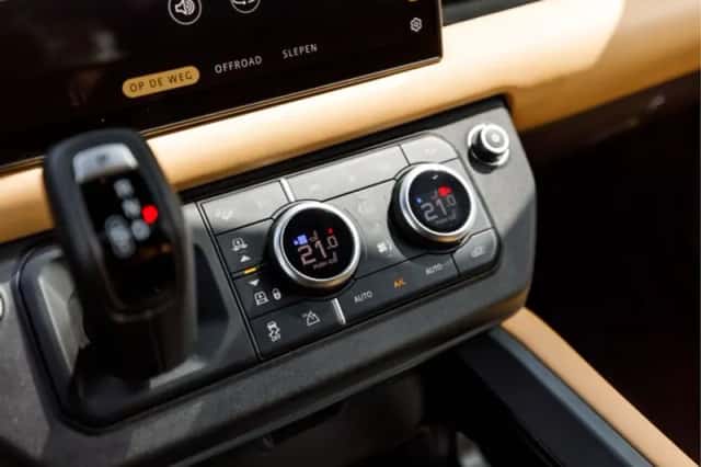 Land Rover Defender (2025) thumbnail 45