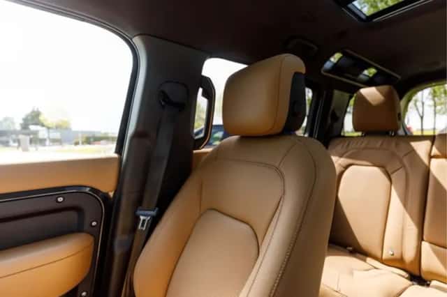 Land Rover Defender (2025) thumbnail 48