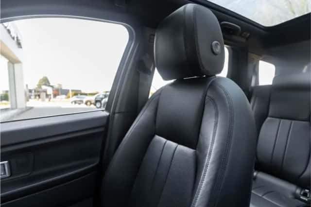 Land Rover Discovery Sport (2018) thumbnail 17