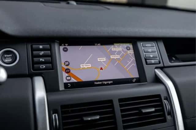 Land Rover Discovery Sport (2018) thumbnail 18