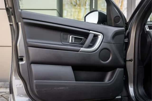 Land Rover Discovery Sport (2018) thumbnail 32