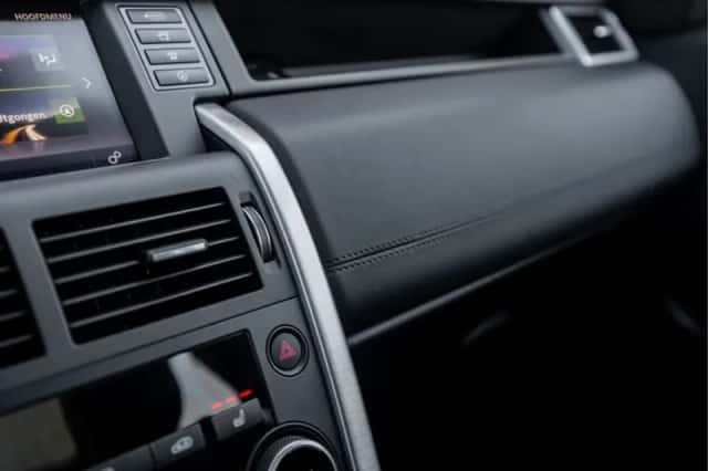Land Rover Discovery Sport (2018) thumbnail 38