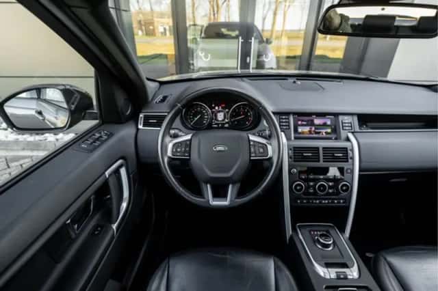 Land Rover Discovery Sport (2018) thumbnail 42