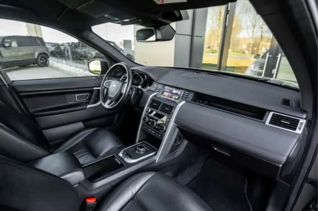 Land Rover Discovery Sport (2018) thumbnail 45