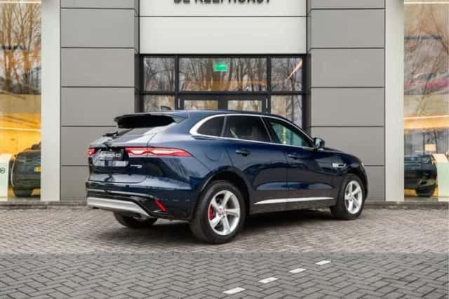 Jaguar F-Pace (2022) thumbnail 2