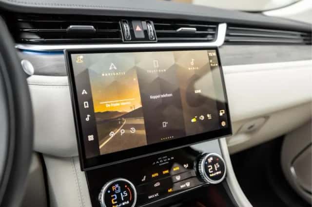 Jaguar F-Pace (2022) thumbnail 12