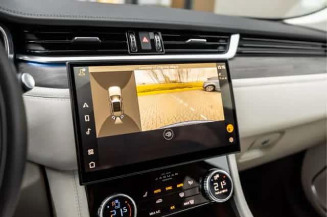 Jaguar F-Pace (2022) thumbnail 14