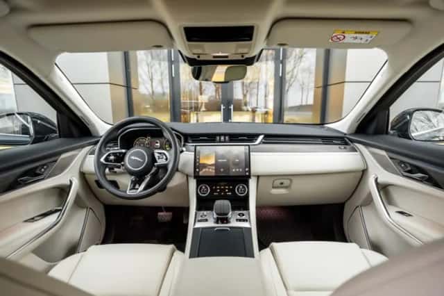 Jaguar F-Pace (2022) thumbnail 17