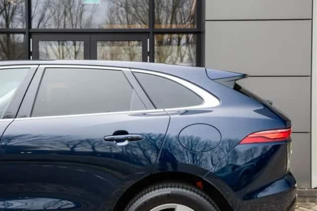 Jaguar F-Pace (2022) thumbnail 23