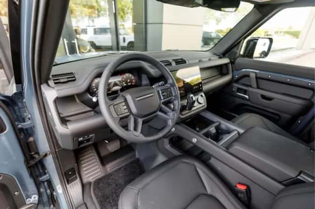 Land Rover Defender (2026) thumbnail 3