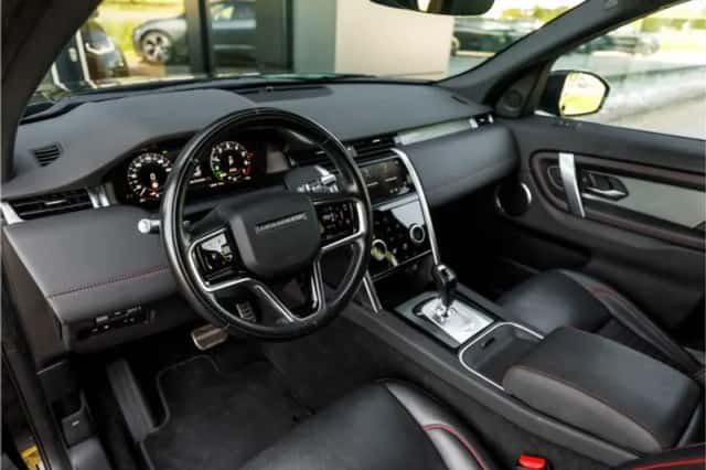 Land Rover Discovery Sport (2022) thumbnail 3