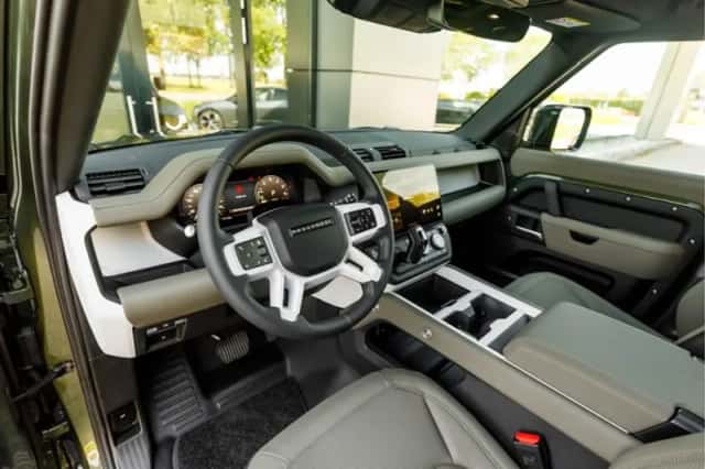 Land Rover Defender (2026) thumbnail 3
