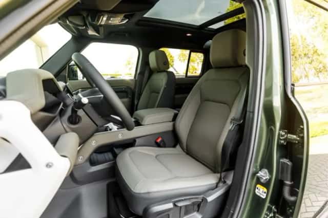 Land Rover Defender (2026) thumbnail 4