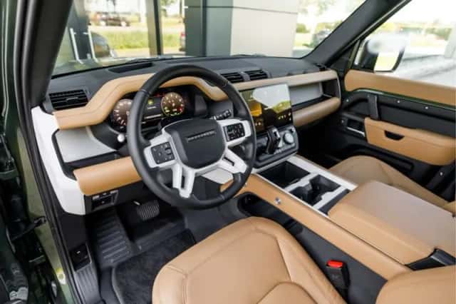 Land Rover Defender (2026) thumbnail 3