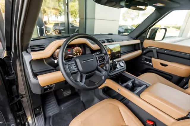 Land Rover Defender (2025) thumbnail 3