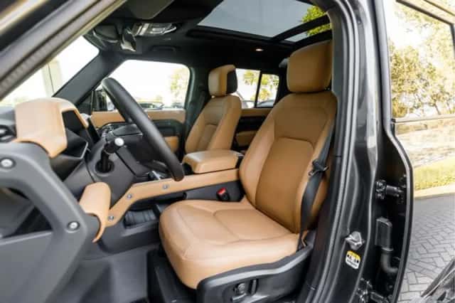 Land Rover Defender (2025) thumbnail 4
