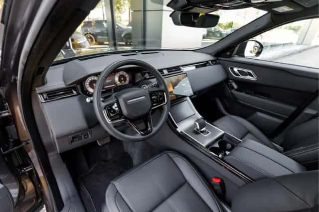 Land Rover Range Rover Velar (2026) thumbnail 3