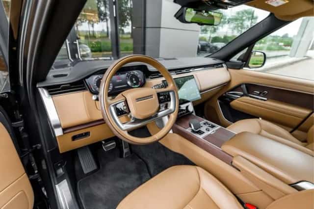 Land Rover Range Rover (2023) thumbnail 3
