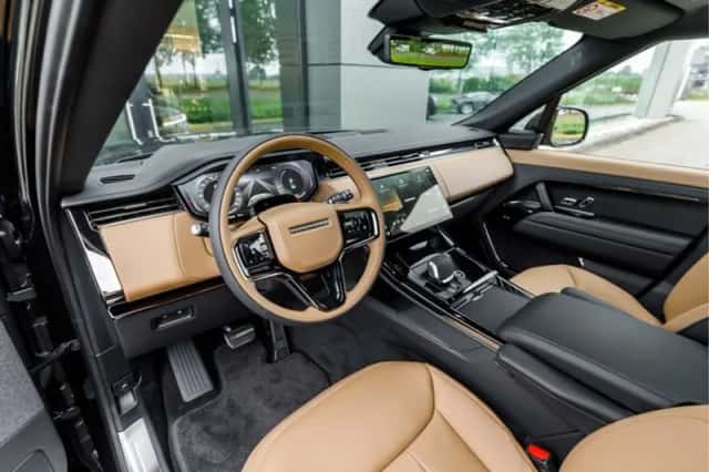 Land Rover Range Rover Sport (2026) thumbnail 3