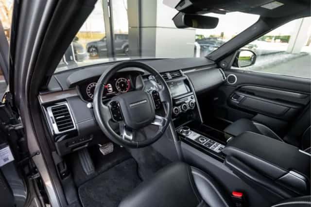 Land Rover Discovery (2020) thumbnail 6