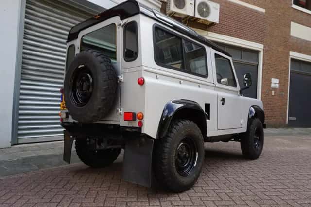 Land Rover Defender (1984) thumbnail 4