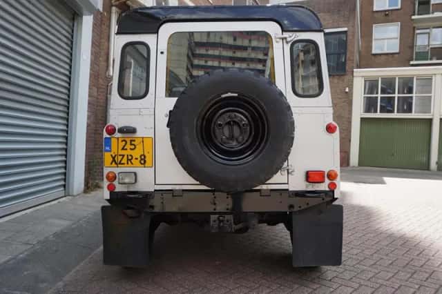 Land Rover Defender (1984) thumbnail 5