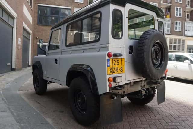 Land Rover Defender (1984) thumbnail 6