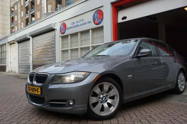 BMW 3-Serie (2011) thumbnail 1