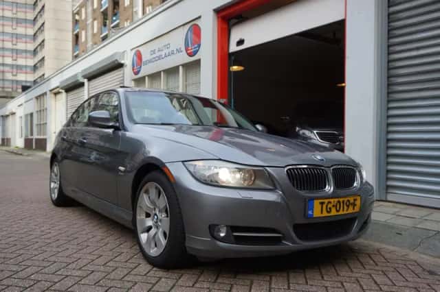 BMW 3-Serie (2011) thumbnail 3