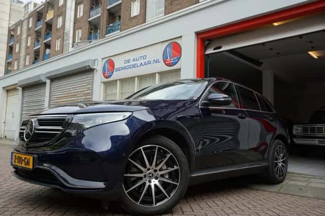 Mercedes-Benz EQC (2021) thumbnail 1