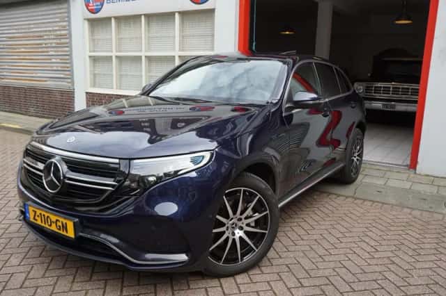 Mercedes-Benz EQC (2021) thumbnail 2