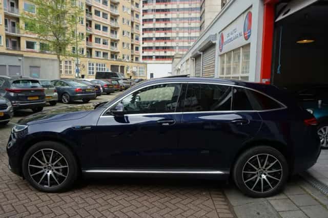 Mercedes-Benz EQC (2021) thumbnail 4