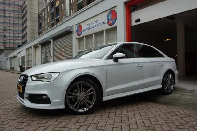 Audi A3 (2014) thumbnail 3