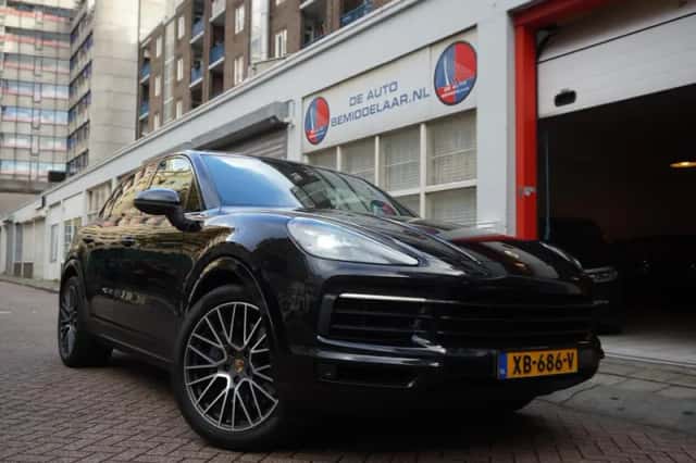 Porsche Cayenne (2017) thumbnail 1