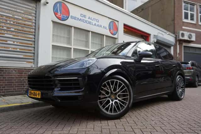 Porsche Cayenne (2017) thumbnail 2