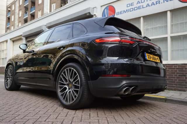 Porsche Cayenne (2017) thumbnail 4