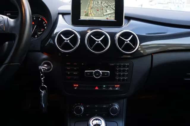 Mercedes-Benz B-Klasse (2013) thumbnail 4
