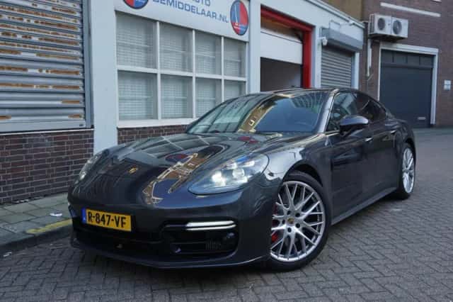 Porsche Panamera (2020) thumbnail 2