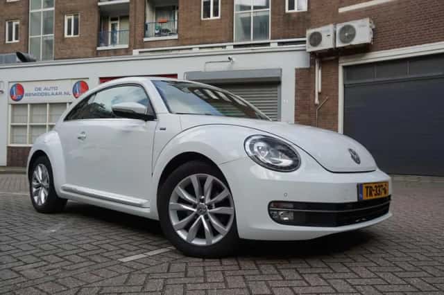 Volkswagen Beetle (2016) thumbnail 2