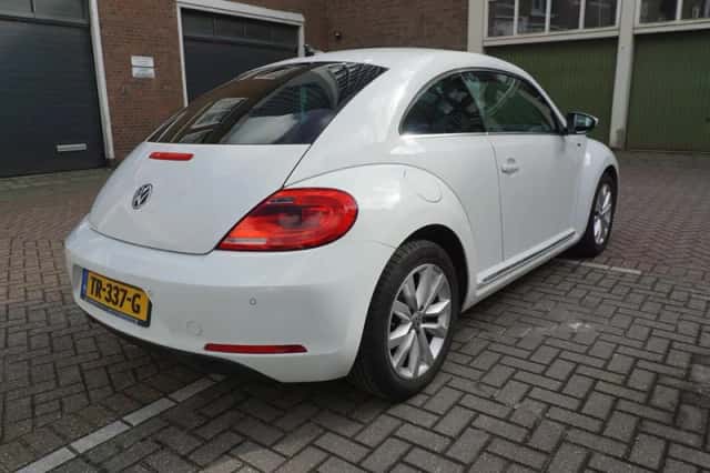 Volkswagen Beetle (2016) thumbnail 3